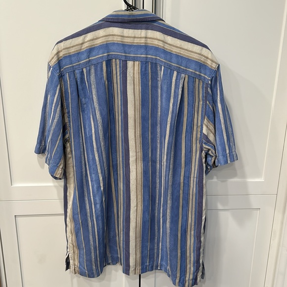 Tommy Bahama button down silk shirt in size medium - Picture 3 of 11